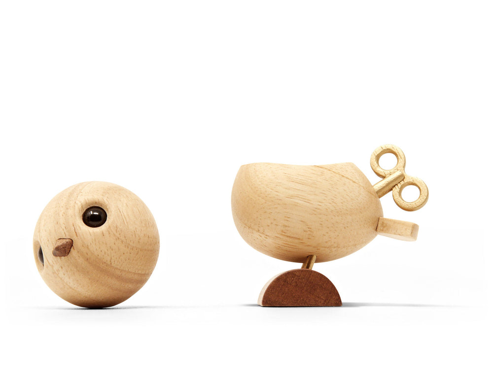 Nattergalen figuren i ikke samlet tilstand. Bunden af figurens hoved er rundt som en kugle og kan derfor tages af ligesom FableWoods andre pick-me-up's. 