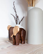 Far Elefant